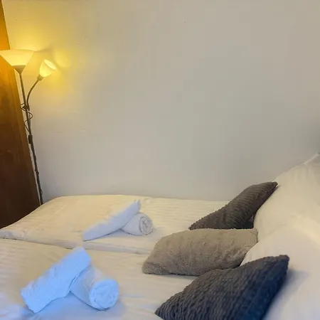 Alpine Escape With Kitzsteinhorn View