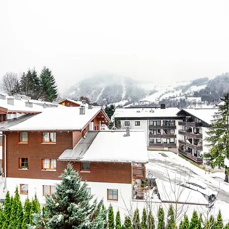 Alpine Escape With Kitzsteinhorn View Apartmán *